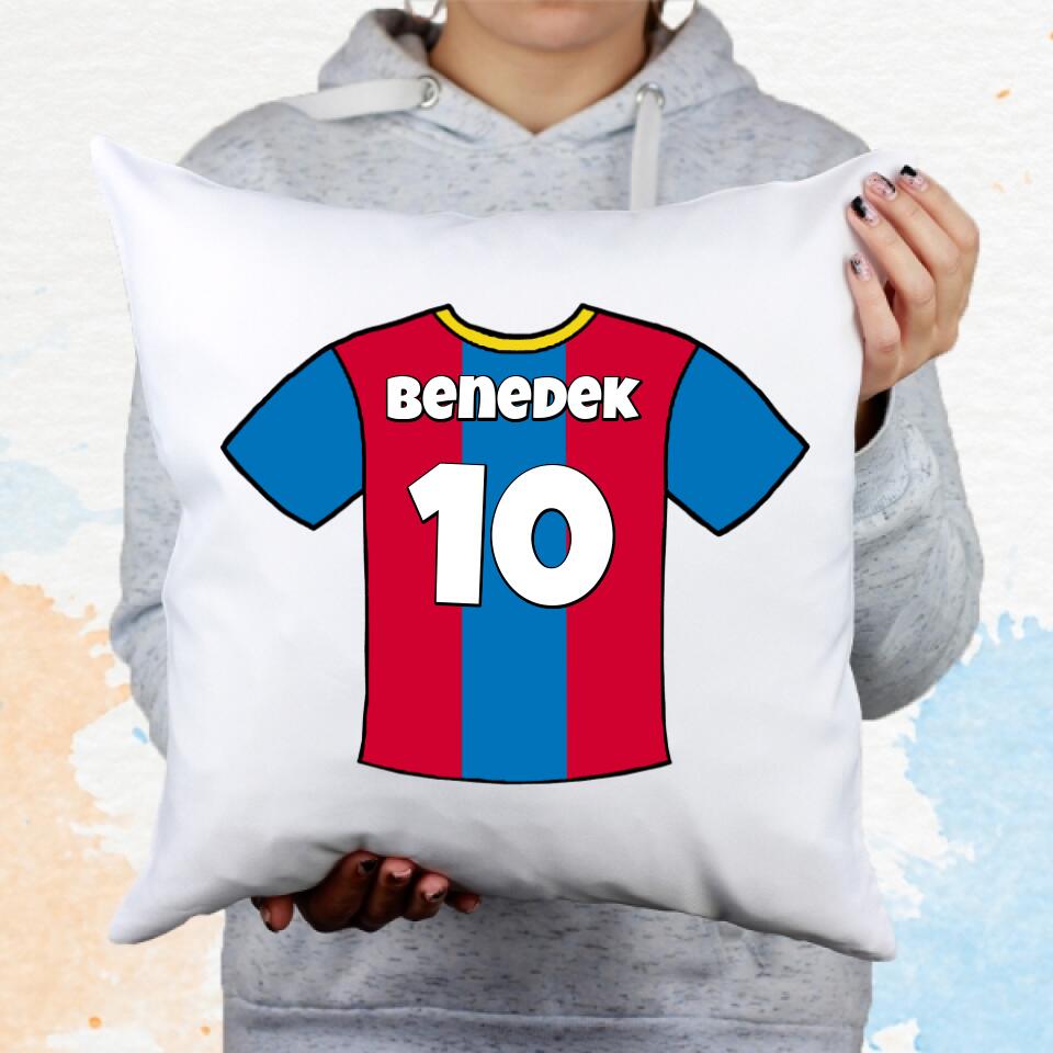 Foci mezes párna egyedi névvel és számmal