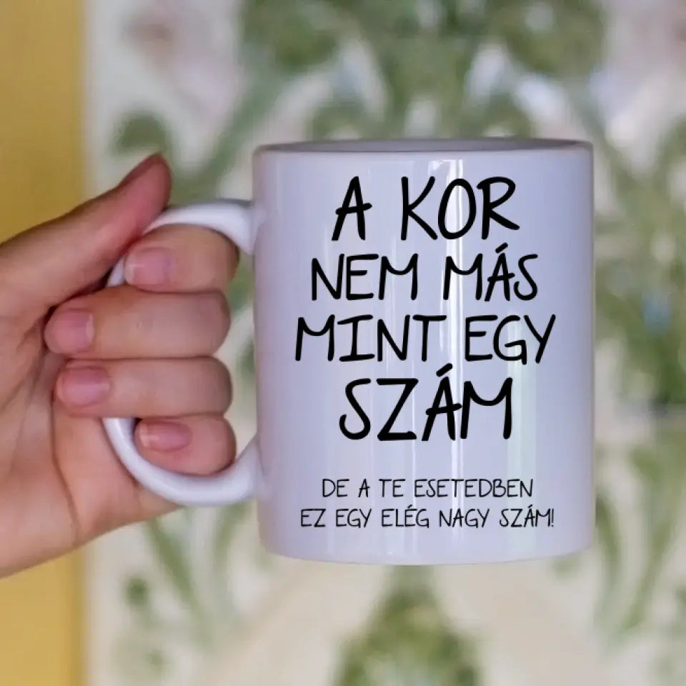 A kor nem más mint egy szám egyedi képes vicces szülinapi bögre