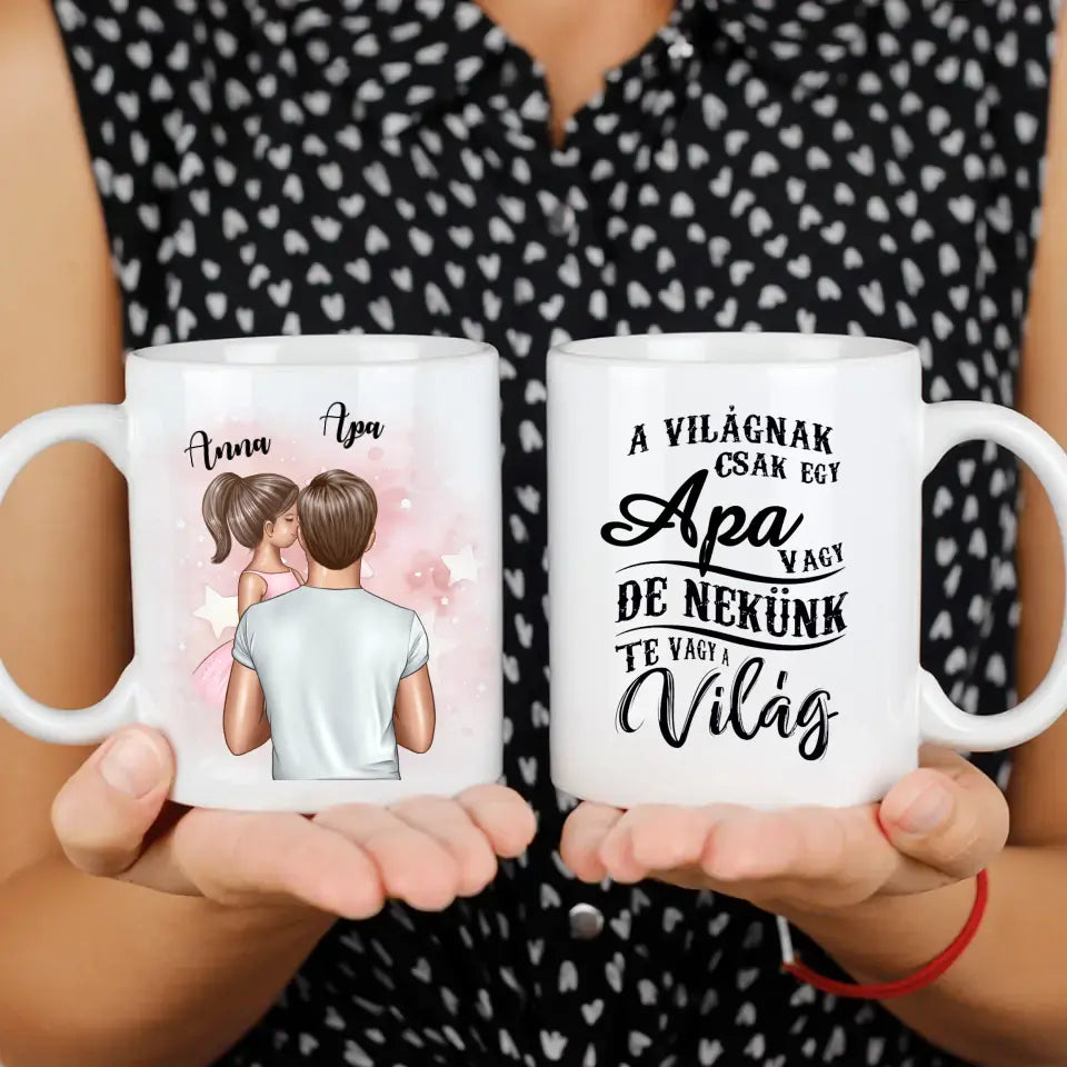 Apa kislánnyal bögre