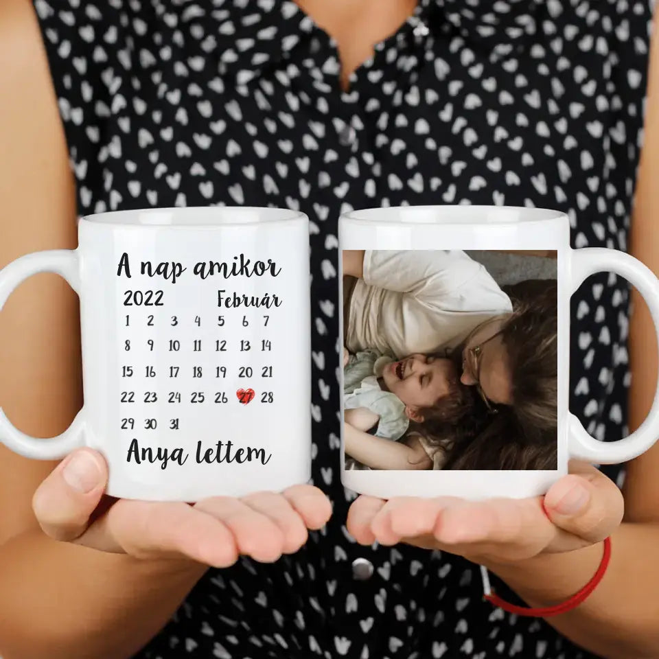 Egyedi bögre anyáknak naptárral és képpel
