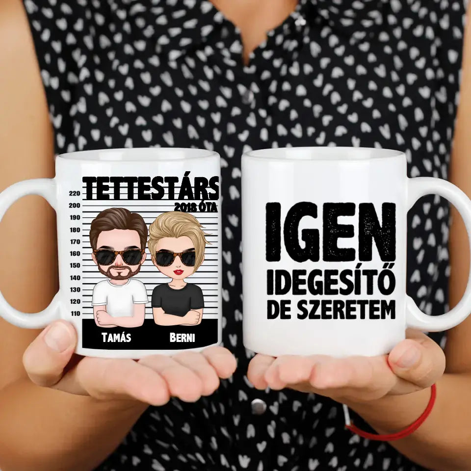 Egyedi bögre pároknak szerkeszthető karakterekkel