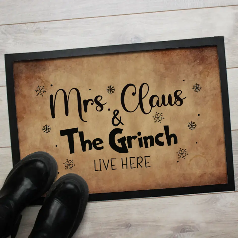 Mrs. Claus & The Grinch lábtörlő
