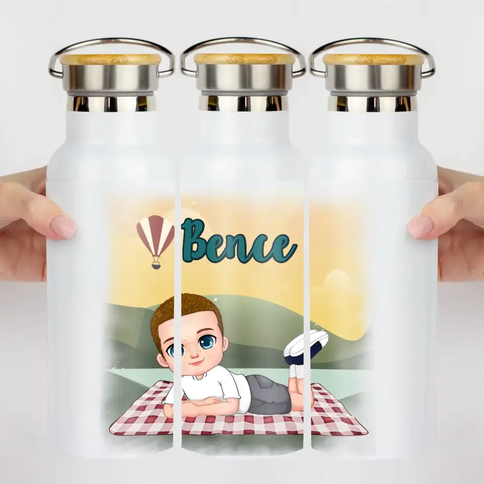 Szerkeszthető karakteres egyedi ajándék kulacs gyerekeknek kisfiús mintával