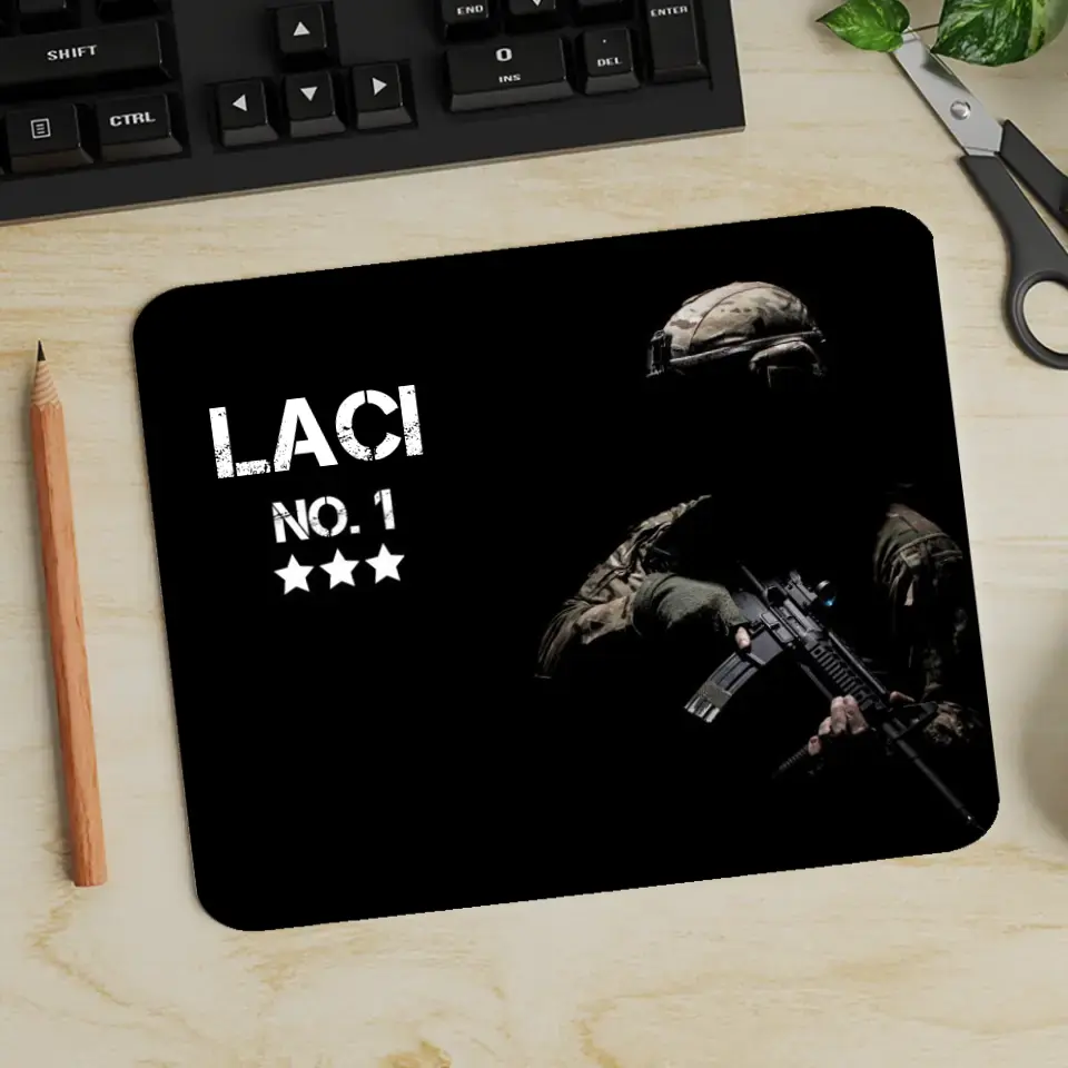 Katonás egérpad egyedi névvel