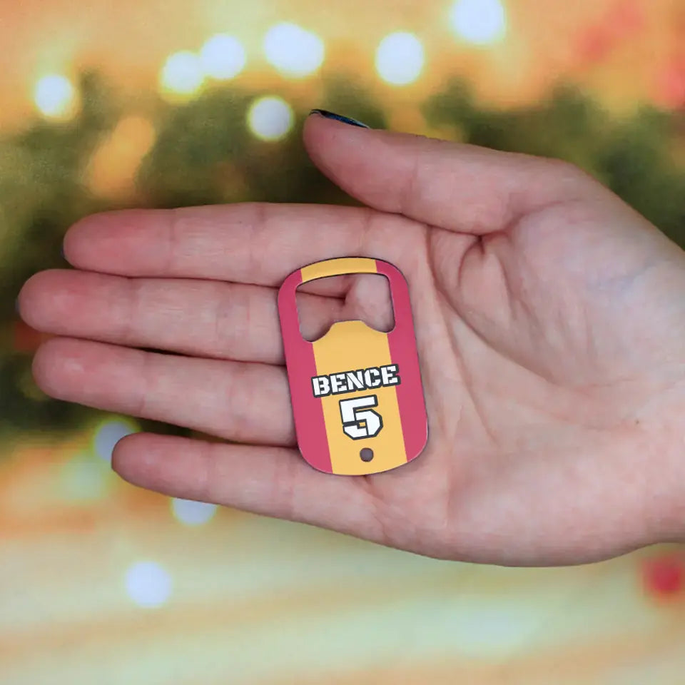 Foci mezes sörnyitó