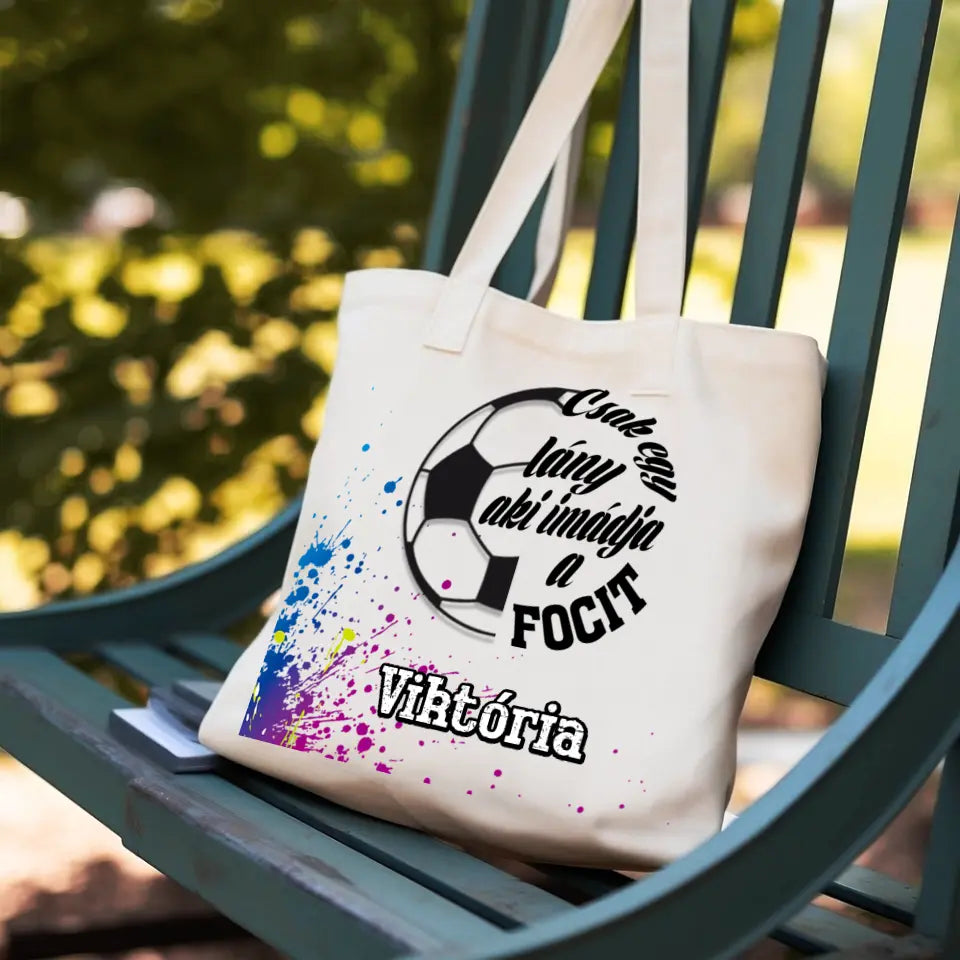 Csak egy lány aki imádja a focit vászontáska egyedi névvel