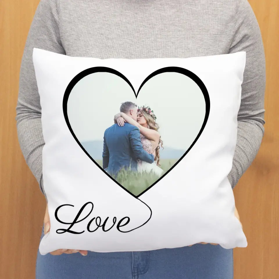 Szív keretes fényképes párna Love felirattal