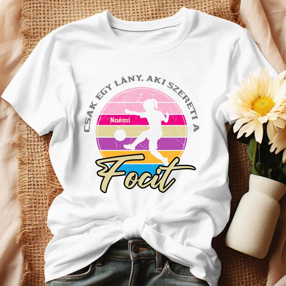 Lány, aki szereti a focit póló nőkne
