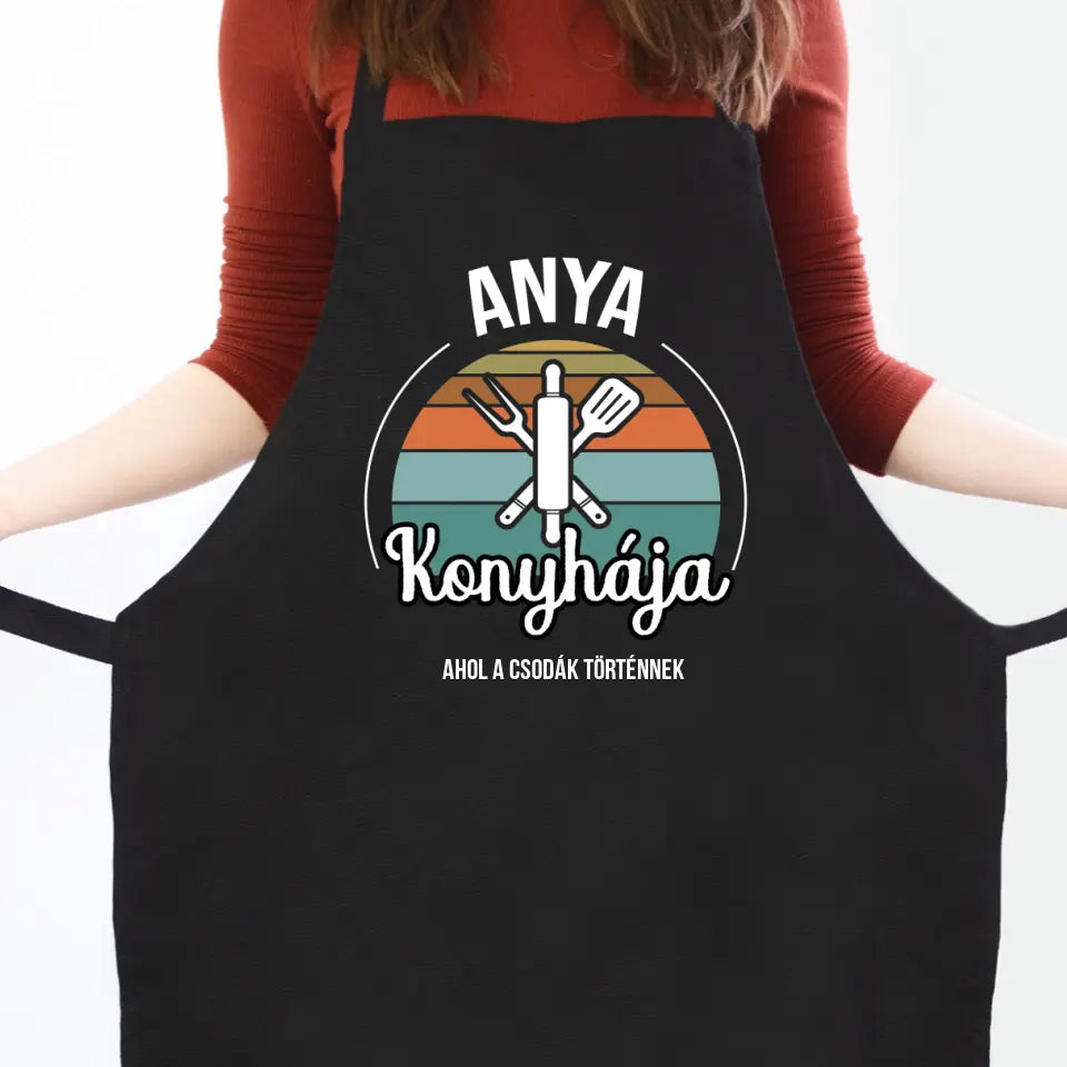 Anya konyhája fekete kötény szerkeszthető felirattal