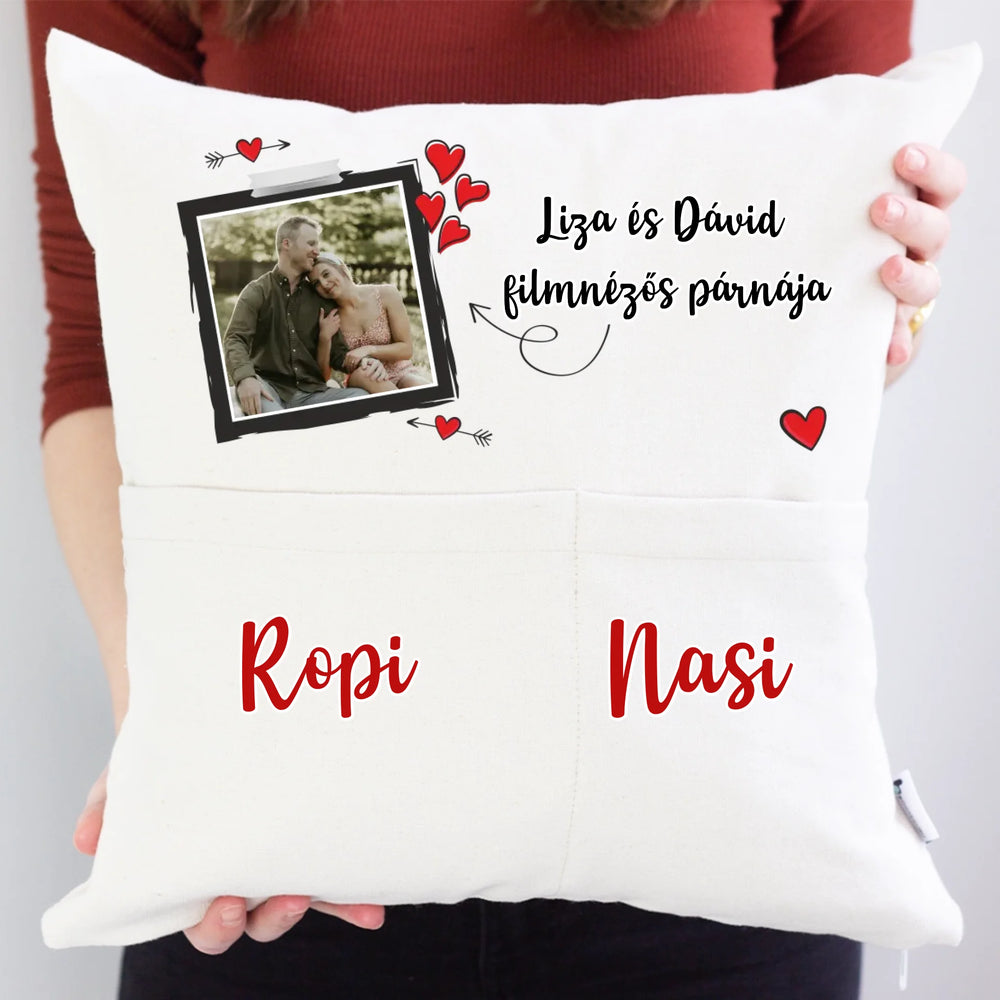 Egyedi képes filmnézős zsebes párna pároknak