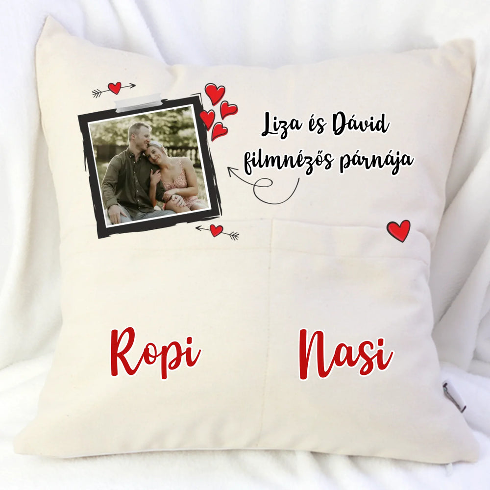 Egyedi képes filmnézős zsebes párna pároknak