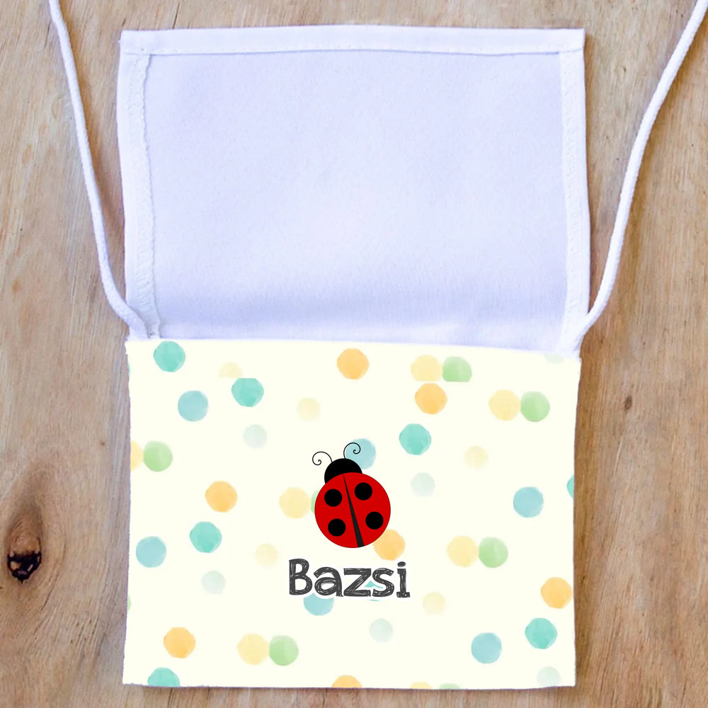 Telinyomatos ballagási tarisznya pöttyös mintával és szerkeszthető felirattal