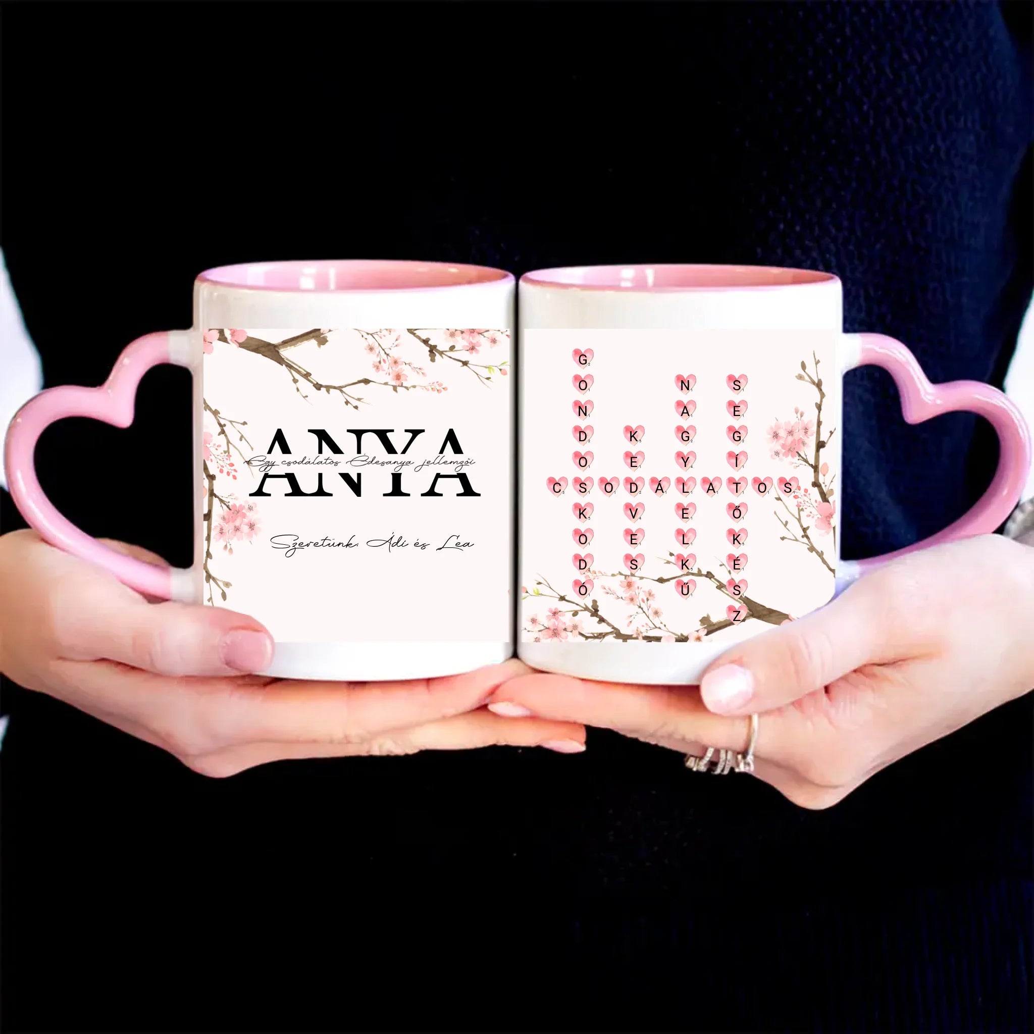 Egy csodálatos Édesanya jellemzői - Egyedi scrabble feliratos bögre Anyák napjára