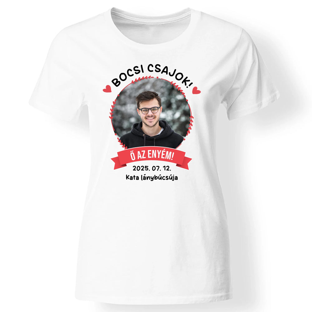 Lánybúcsú Ő az enyém menyasszonyi egyedi képes női póló