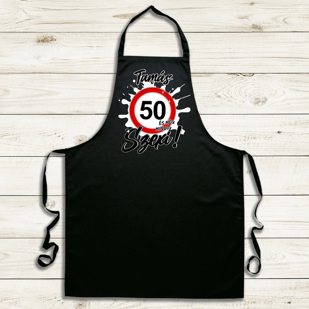 És még mindig szexi évszámos szülinapi fekete kötény