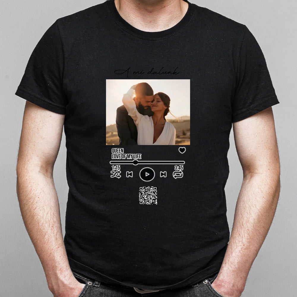 A Mi dalunk - Férfi póló szerkeszthető QR kóddal Valentin napra