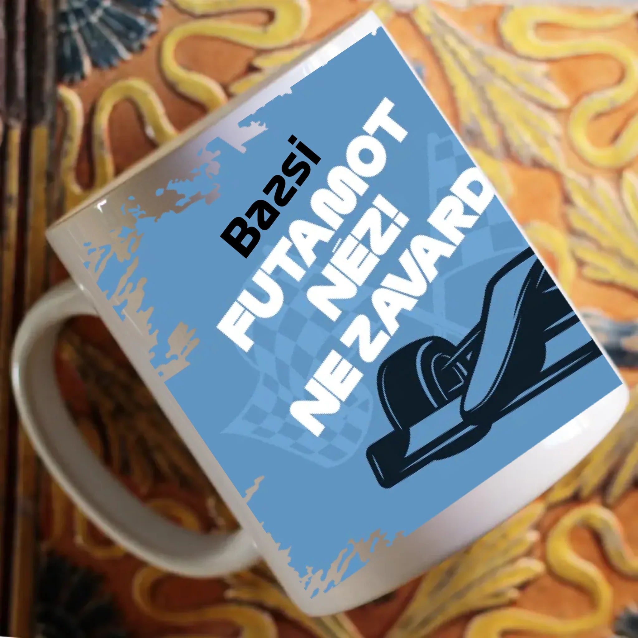 Ne zavard futam közben egyedi neves bögre