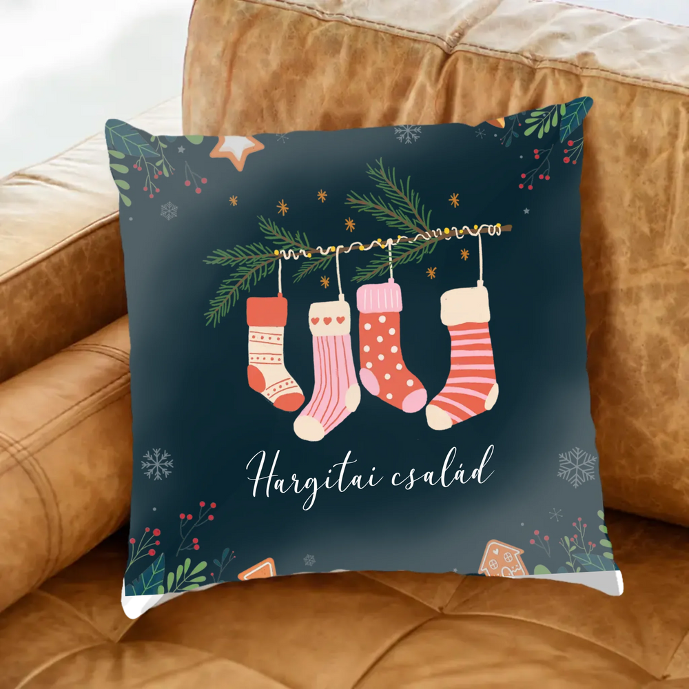 Karácsonyi csizmás Fullprint párna a családnak szerkeszthető felirattal