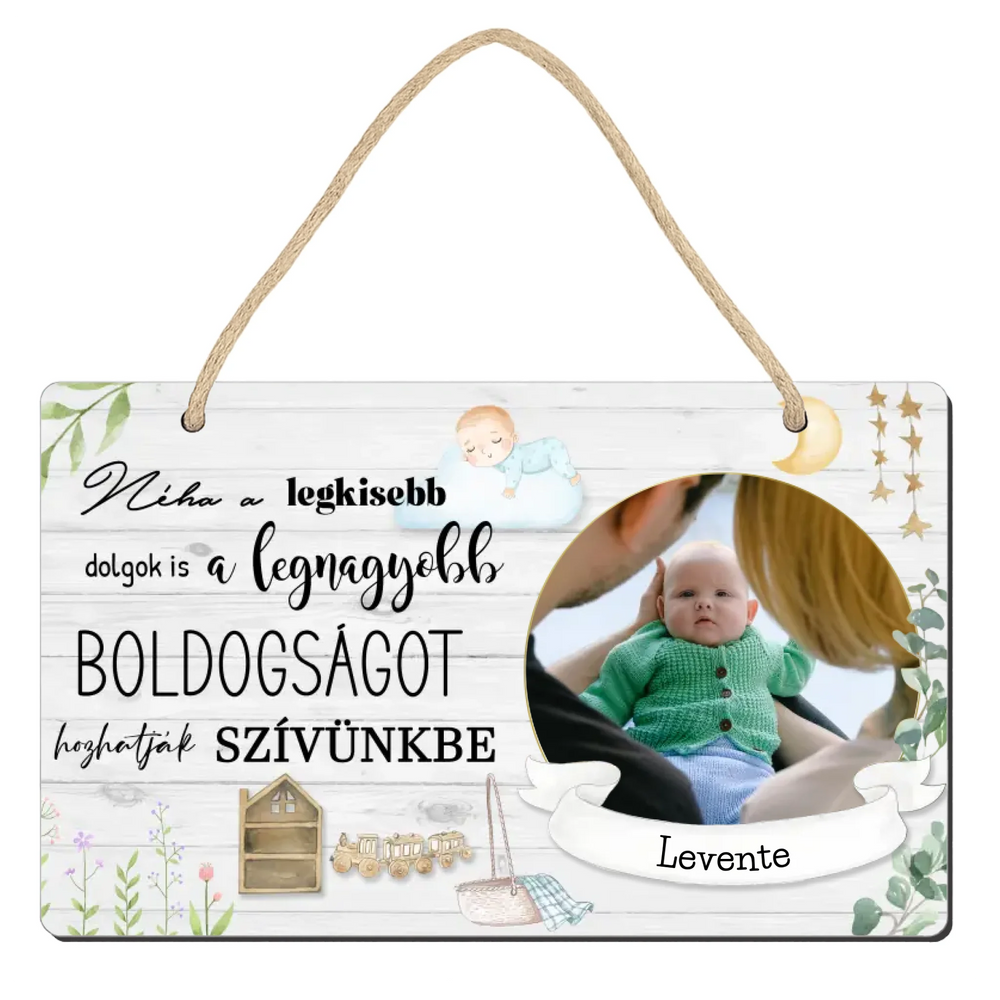 Újszülött köszöntő dísztábla kisfiú képpel