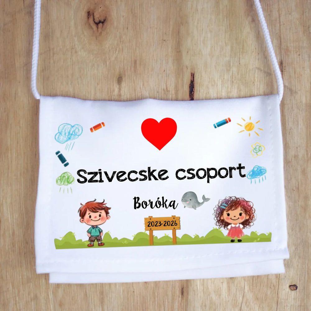 Ballagási tarisznya szerkeszthető feliratokkal és mitával