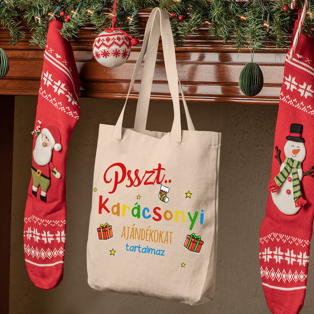 Karácsonyi ajándékot tartalmaz vászontáska