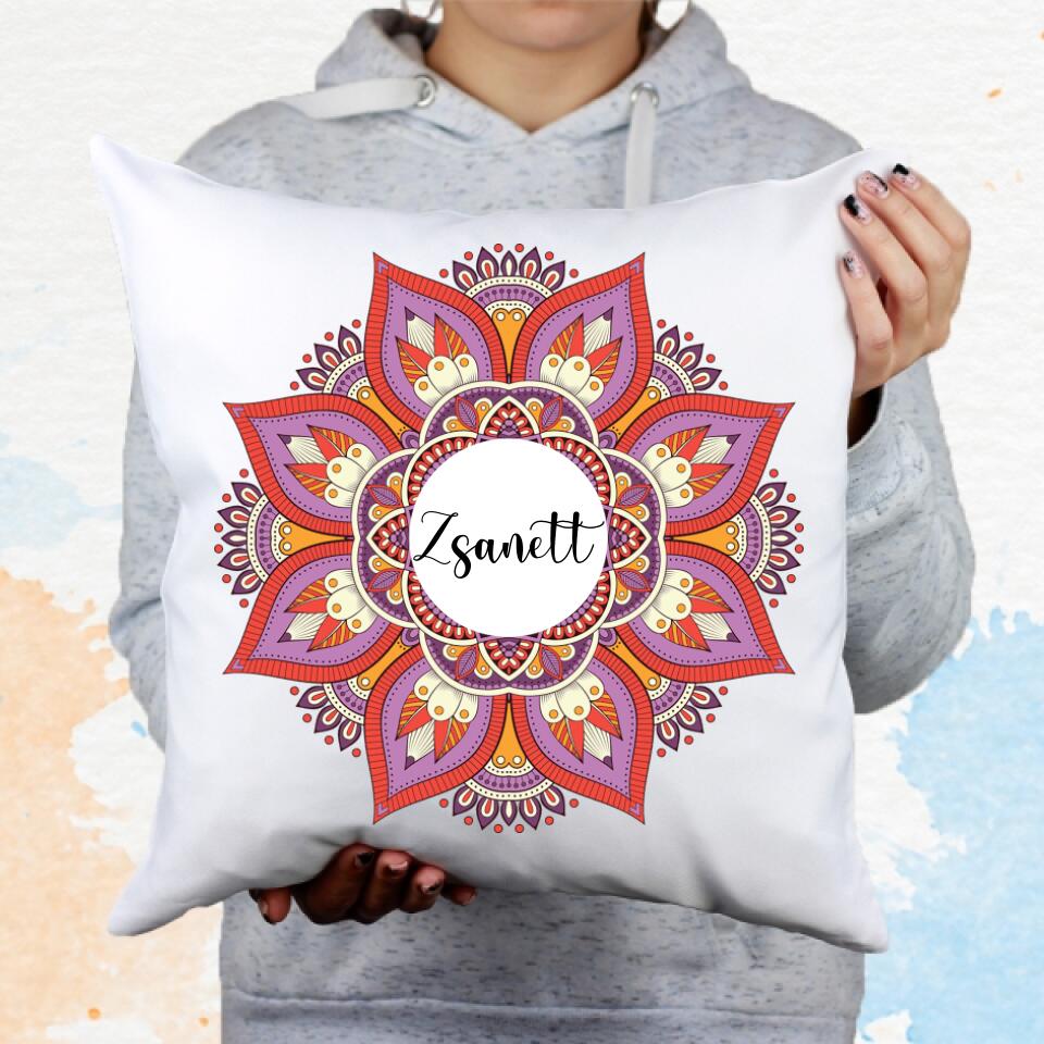 Mandalás egyedi neves párna