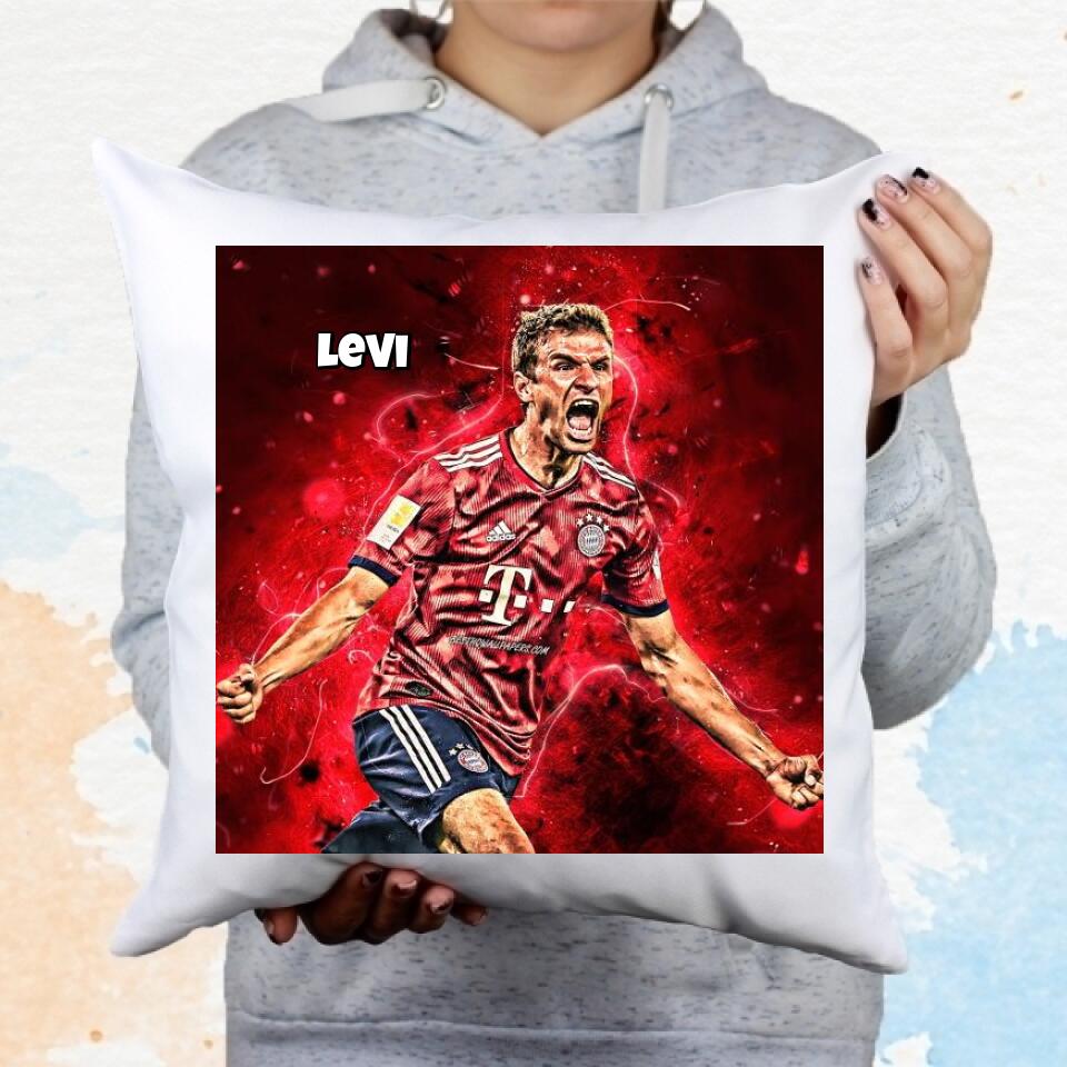 Thomas Müller párna egyedi névvel