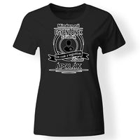 Minden nő egyenlőnek születik póló fekete