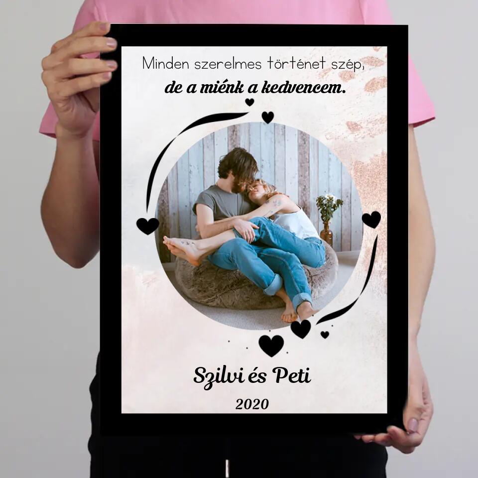 Kerek képes falikép díszítéssel