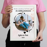 Kerek képes falikép díszítéssel