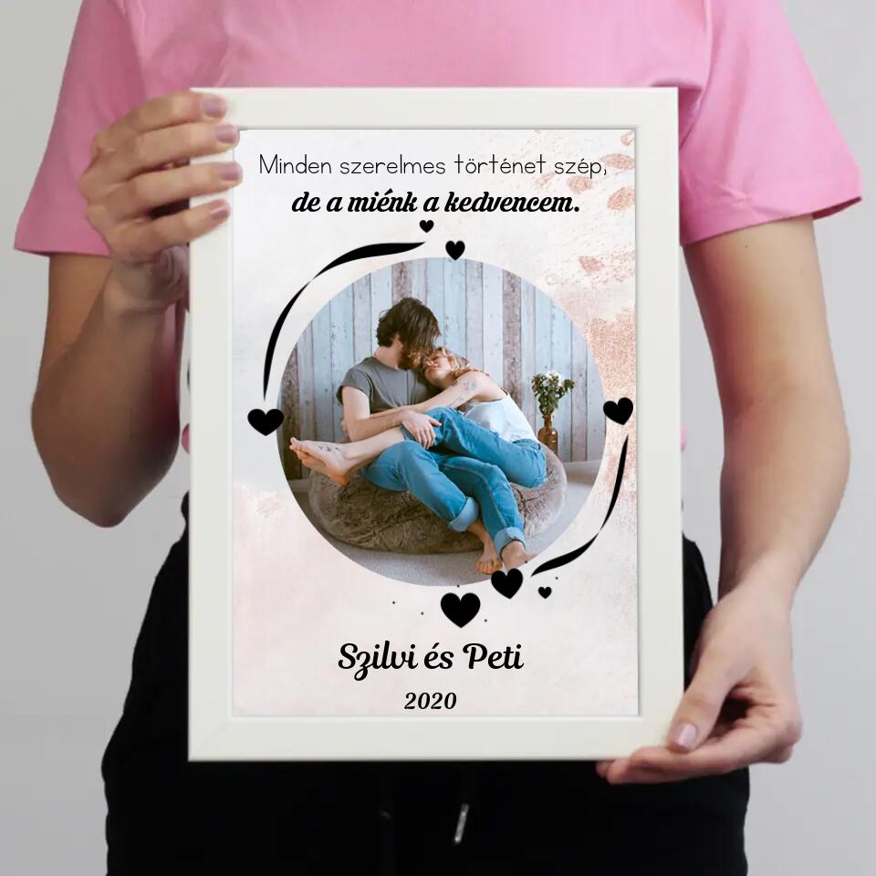 Kerek képes falikép díszítéssel