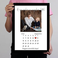 Egyedi falikép saját fotóval és naptárral Anyáknak