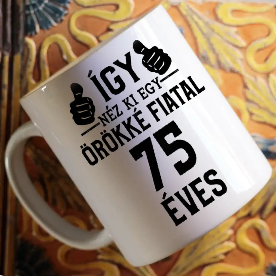 Örökké fiatal 75 éves szülinapi ajándék bögre