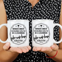 Minden ember egyenlőnek születik születésnapi meglepetés bögre