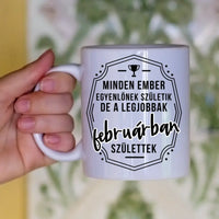 Minden ember egyenlőnek születik születésnapi meglepetés bögre