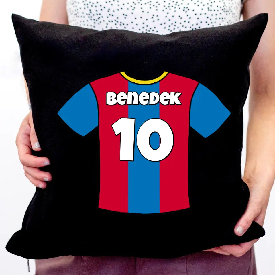 Foci mezes párna egyedi névvel és számmal