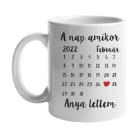 Egyedi bögre anyáknak naptárral és képpel