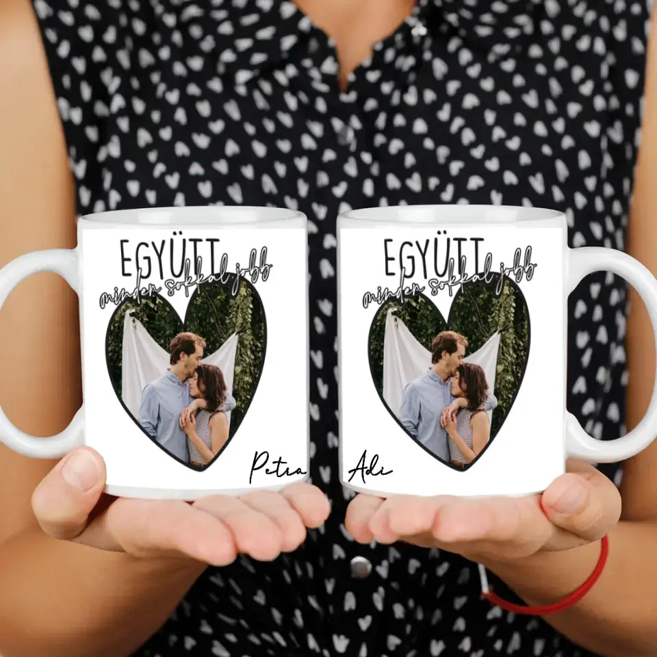 Bögre szív alakú képekkel és felirattal