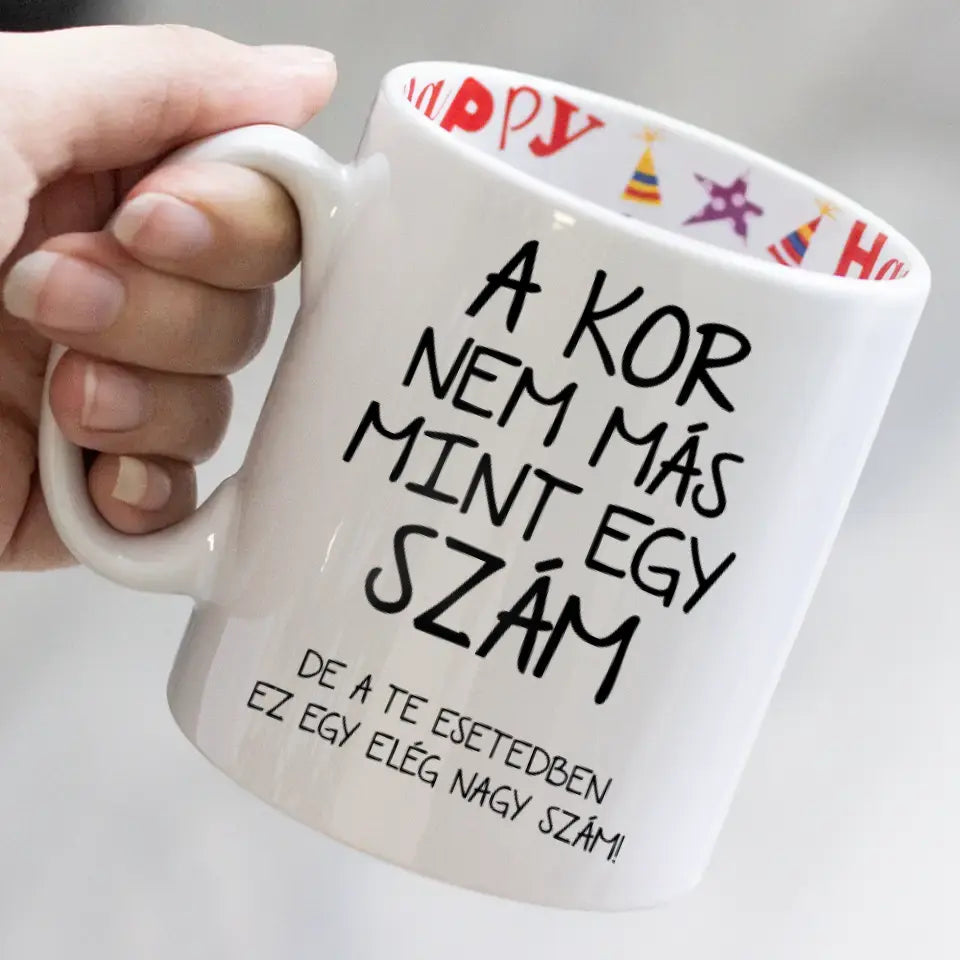 A kor nem más mint egy szám egyedi képes vicces szülinapi bögre