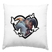 Szív alakú egyedi képes párna pillangókkal