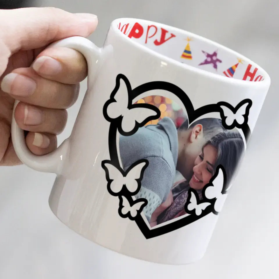 Szív alakú egyedi képes bögre pillangókkal