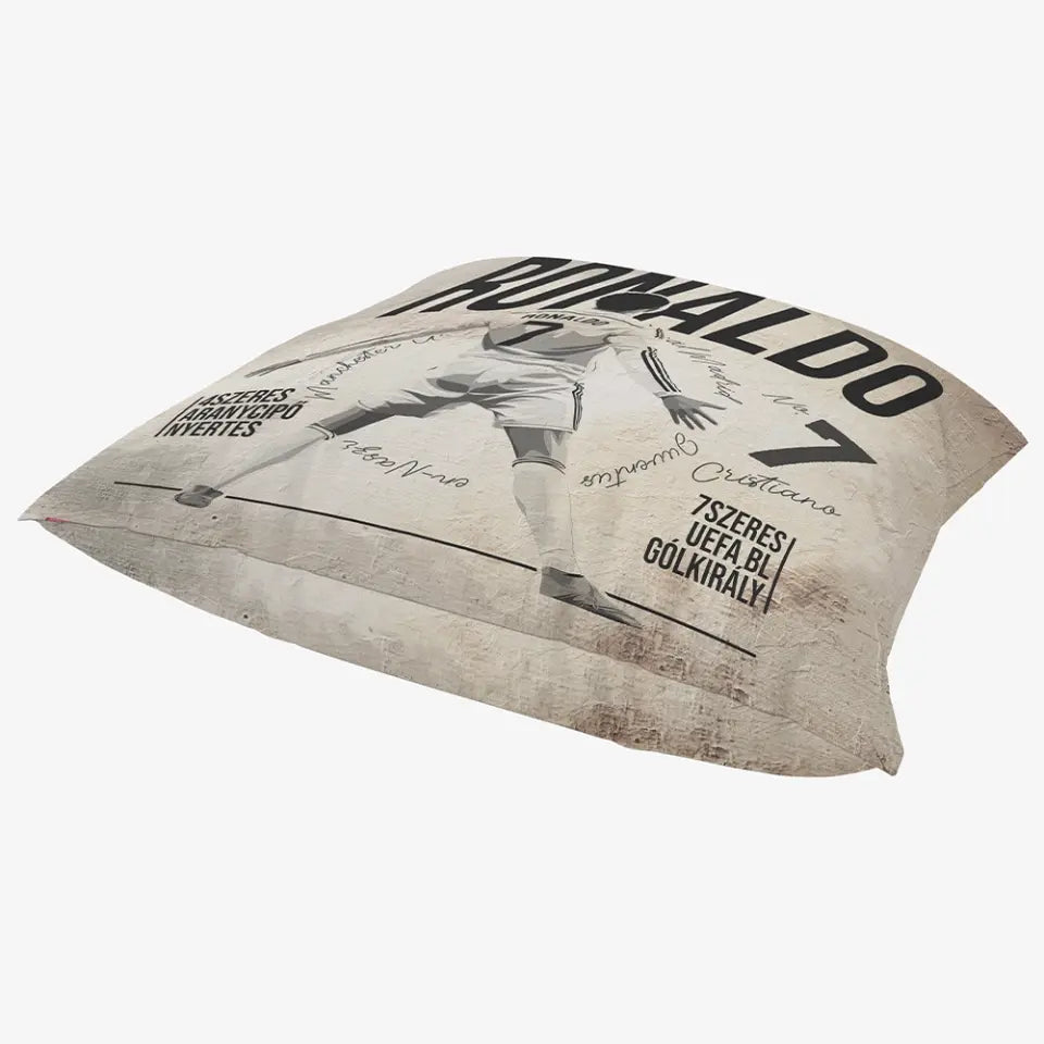 Személyre szabható Ronaldo focis ajándék párna gyerekeknek - egyedi névvel