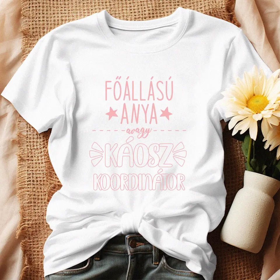 Egyedi ajándék anyukáknak - főállású anya póló fehér