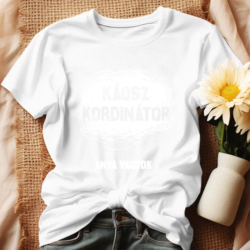 Egyedi ajándék anyukáknak- káosz koordinátor póló fehér