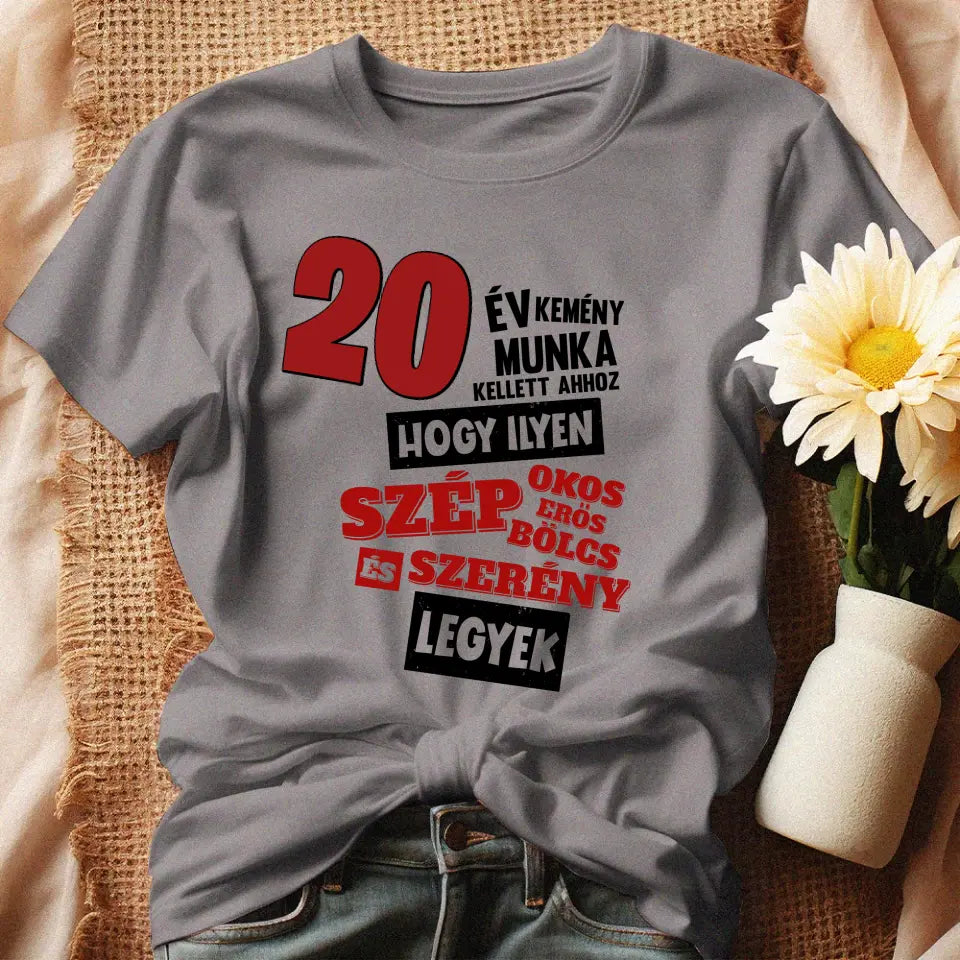 20 éves szülinapi ajándék nőknek - 20 év kemény munka női póló