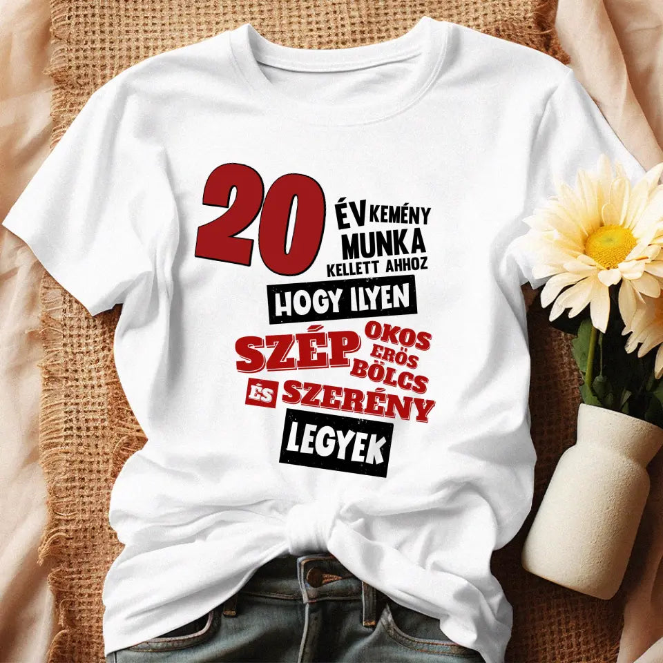 20 éves szülinapi ajándék nőknek - 20 év kemény munka női póló
