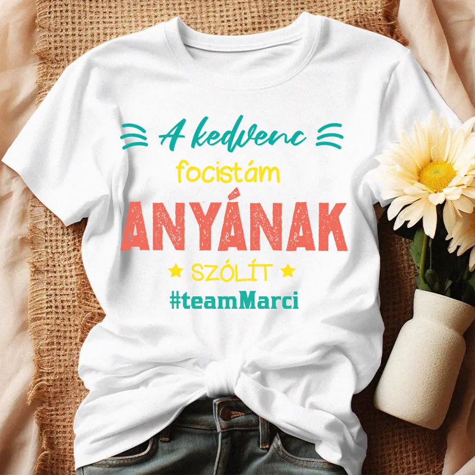 A kedvenc focistám Anyának szólít női póló