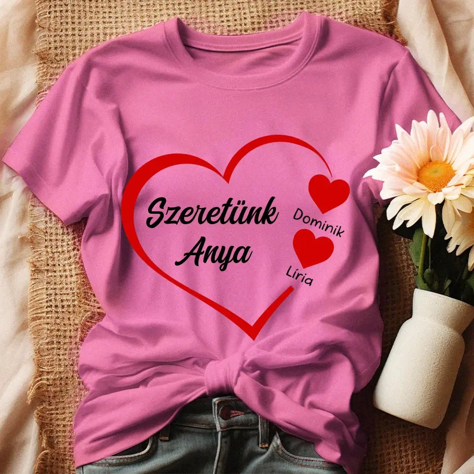 Szeretünk Anya feliratos póló egyedi névvel