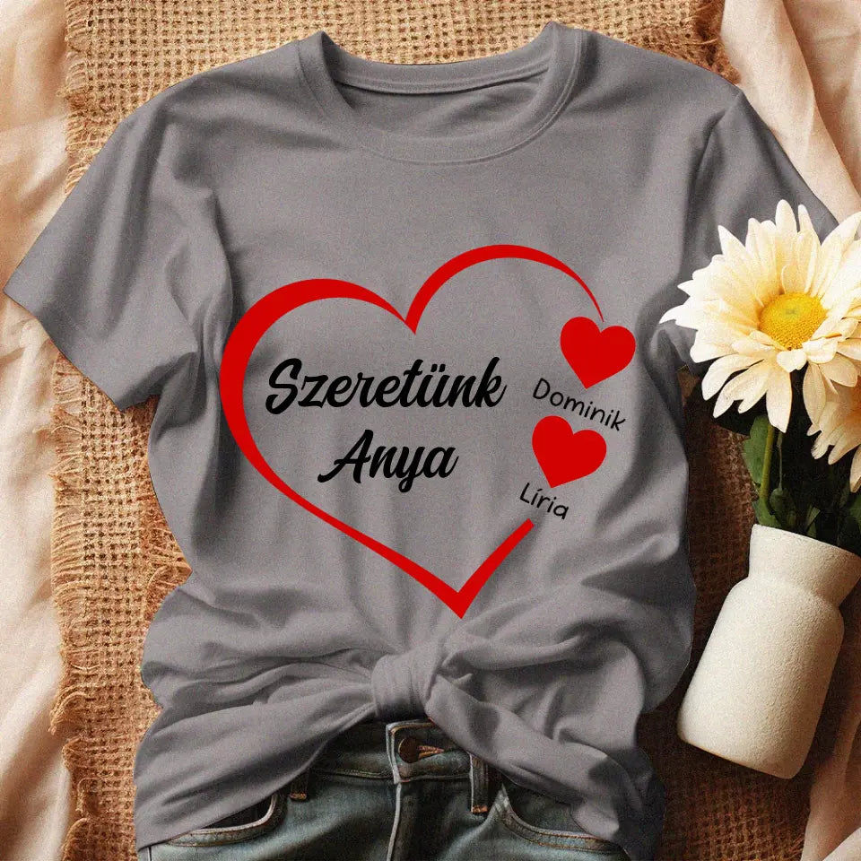 Szeretünk Anya feliratos póló egyedi névvel