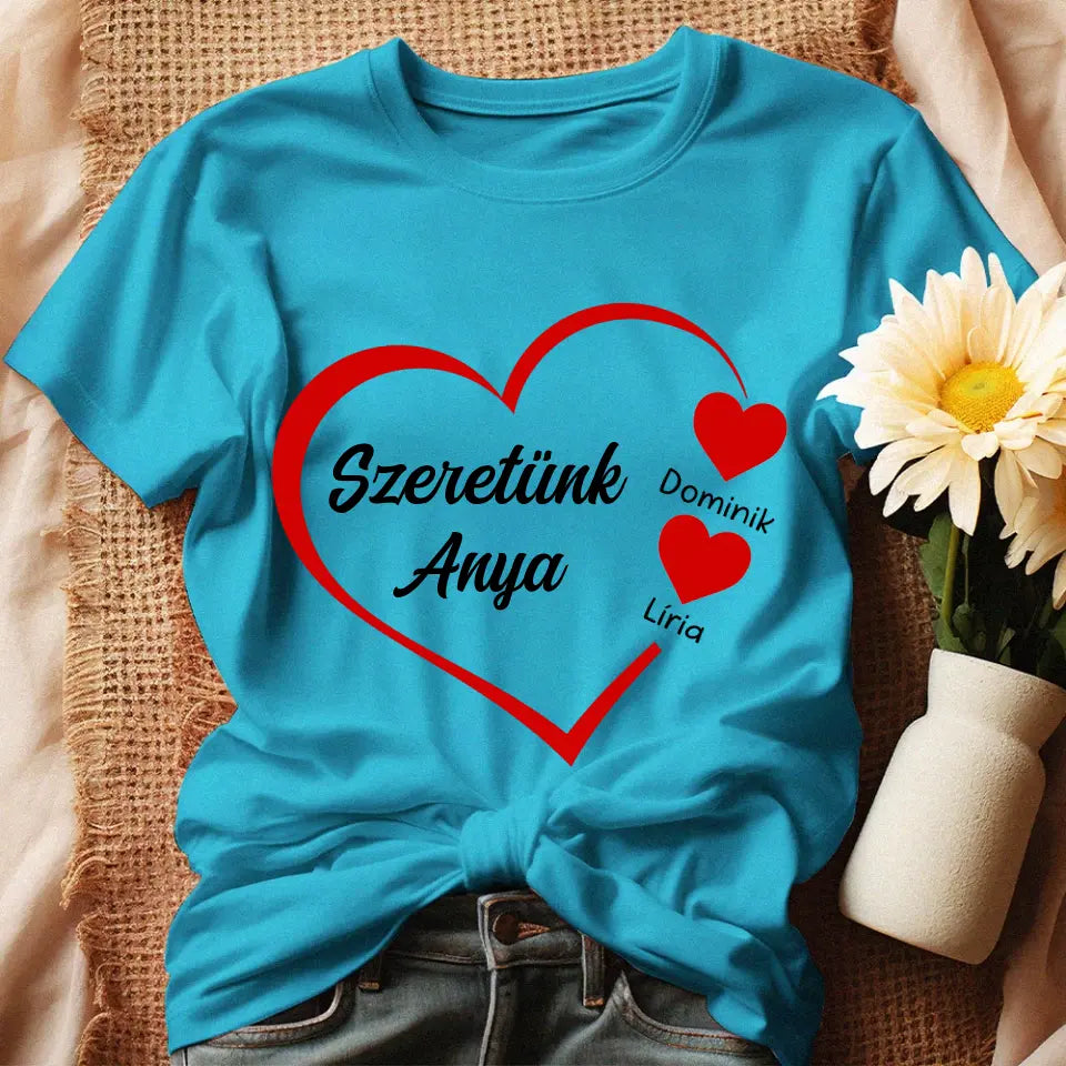 Szeretünk Anya feliratos póló egyedi névvel